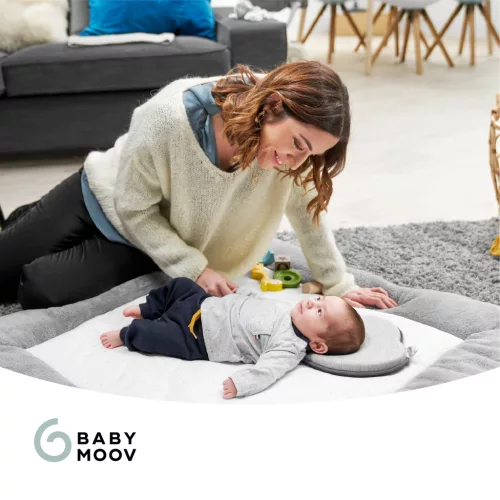 BABYMOOV Lovenest Original Bio pamut laposfejűség elleni ergonomikus baba párna - Szürke