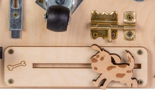 Moni Montessori Fából készült matatófal (30x30 cm) - Zsiráf