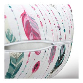 Scamp Szoptatós párna - Fehér alapon színes tollak