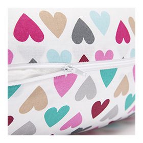 Scamp Szoptatós párna - Fehér alapon színes szívecskék