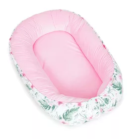   MTT Prémium Velvet babafészek - Fehér alapon rózsaszín virágok zöld levelekkel - rózsaszín háttal