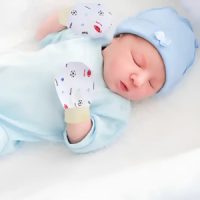 Sapkák, kesztyűk és nyálkendők